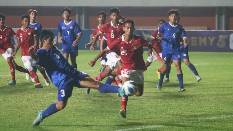 Aksi Timnas Indonesia U-16 kontra Filipina U-16 di Piala AFF U-16 2022 (31/07/22). (Foto: Nofik Lukman Hakim/INDOSPORT) Copyright: © Nofik Lukman Hakim/INDOSPORT