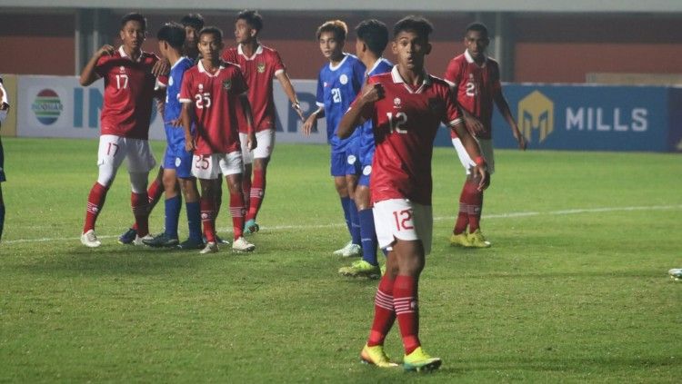 Aksi di laga Timnas Indonesia U-16 kontra Filipina U-16 di Piala AFF U-16 2022 (31/07/22). (Foto: Nofik Lukman Hakim/INDOSPORT) Copyright: © Nofik Lukman Hakim/INDOSPORT