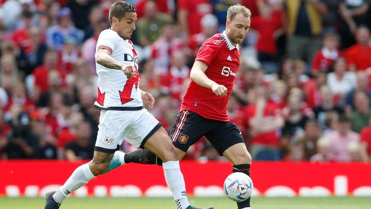 Aksi Christian Eriksen di laga pramusim Manchester United vs Rayo Vallecano (31/07/22). (Foto: Reuters/Ed Sykes) Copyright: © Reuters/Ed Sykes