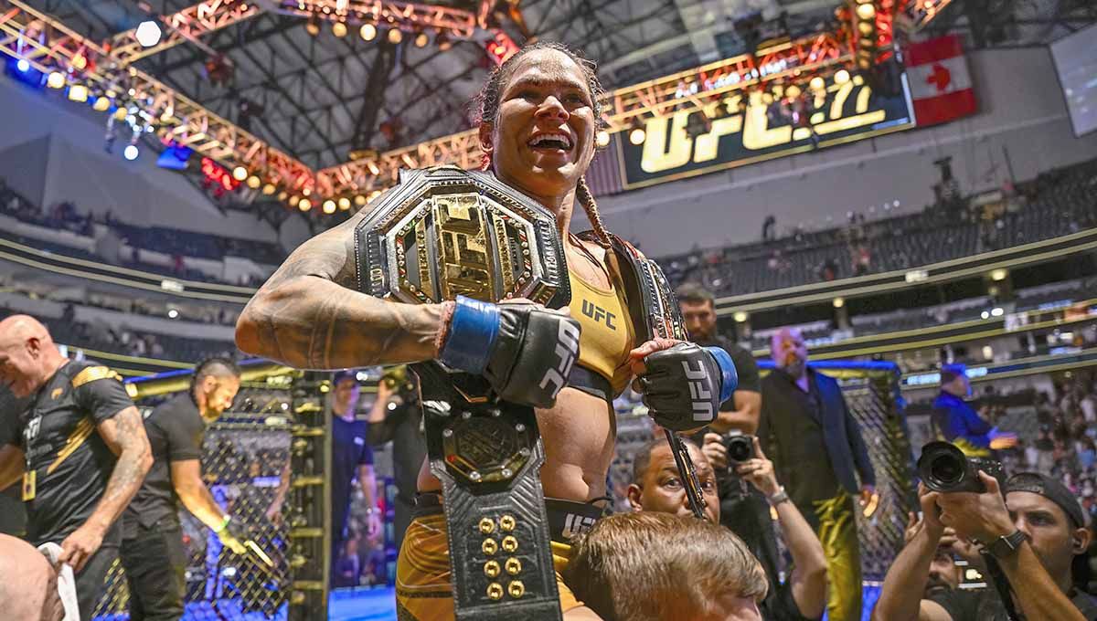 Hasil UFC 289 pada Minggu (11/06/23) di mana Amanda Nunes gemilang mempertahankan gelar juara kelas bantamweight usai kalahkan Irene Aldana. Copyright: © Reuters/Jerome Miron