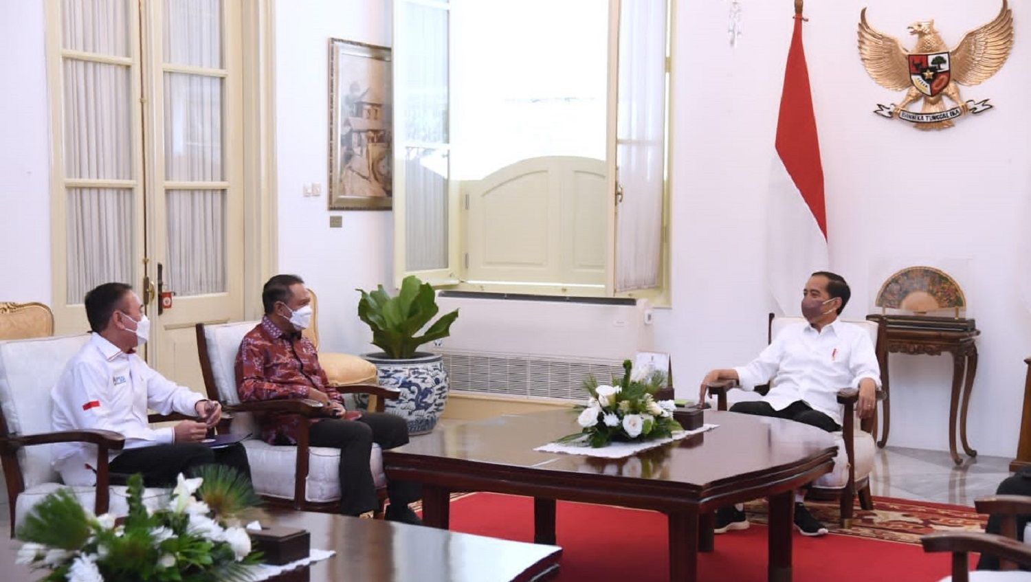 Presiden RI Joko Widodo (Jokowi) memimpin Rapat Terbatas (Ratas) mengenai Penyelenggaraan FIFA U-20 World Cup Tahun 2023. Copyright: © Biro Press Presiden