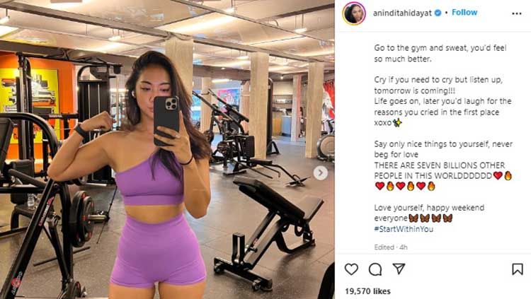 Selebgram sekaligus presenter cantik, Anindita Hidayat, tak henti menuai pujian dari netizen usai memamerkan body goals-nya. Copyright: © Instagram/aninditahidayat
