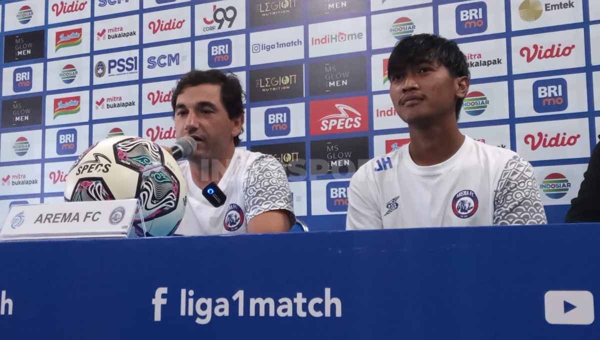 Indosport - Pelatih Arema FC, Eduardo Almeida dan Jayus Hariono.