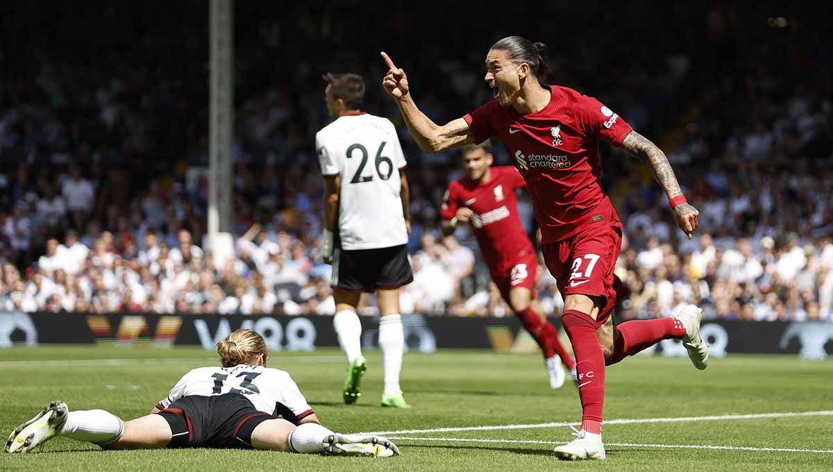 Selebrasi pemain Liverpool Darwin Nunez usai mencetak gol ke gawang Fulham di Liga Inggris, Minggu (06/08/22). Foto: Reuters/Peter Cziborra Copyright: © Reuters/Peter Cziborra
