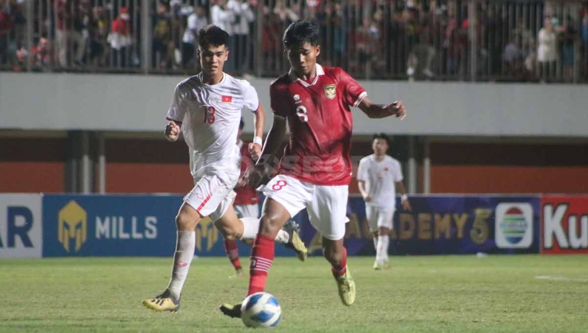 Timnas Indonesia U-16 berhasil mengalahkan Vietnam 2-1 pada laga terakhir fase grup A Piala AFF U-16 2022 di Stadion Maguwoharjo, Sabtu (06/08/22). Copyright: © Nofik Lukman Hakim/INDOSPORT