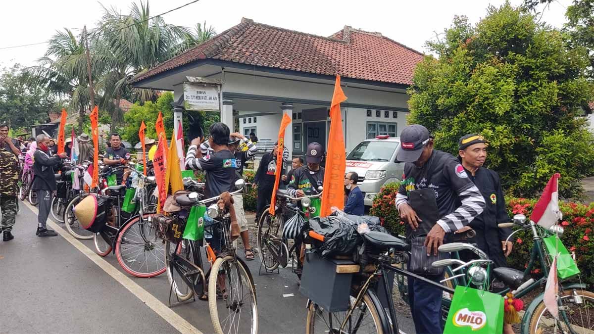 Para pecinta sepeda ontel berencana melakukan aksi Ontel Cinta Tanah Air (OCTA) atau bersepeda bersama dalam rangka HUT ke-77 Kemerdekaan Indonesia. Event tersebut bakal dilaksanakan pada Minggu, 14 Agustus 2022. Foto: Dok. Octa Copyright: © Foto: Dok. Octa