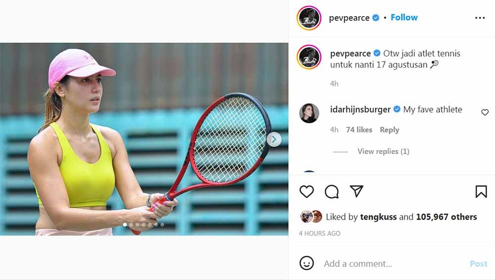 Model sekaligus aktris ternama Indonesia, Pevita Pearce, bikinnetizen gagal fokus dengan bagian ini saat mengenakan sport bra warna kuning selama latihan tenis. Foto: Instagram@pevpearce Copyright: © Instagram@pevpearce