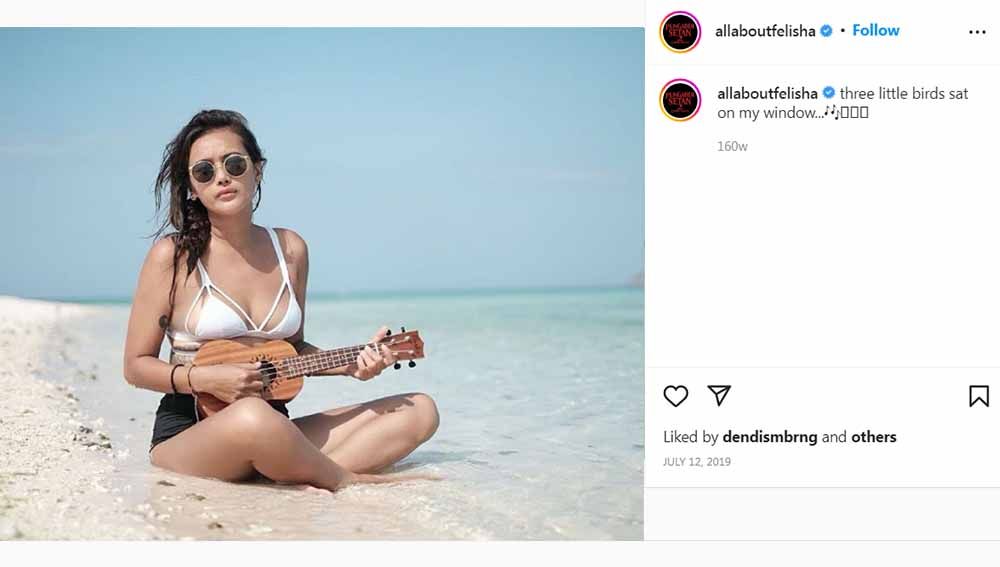 Ratu Felisha kerap membagikan potret momen saat dirinya berenang tidak hanya di kolam renang, tetapi juga di alam bebas seperti laut. Copyright: &copy; Instagram@allaboutfelisha