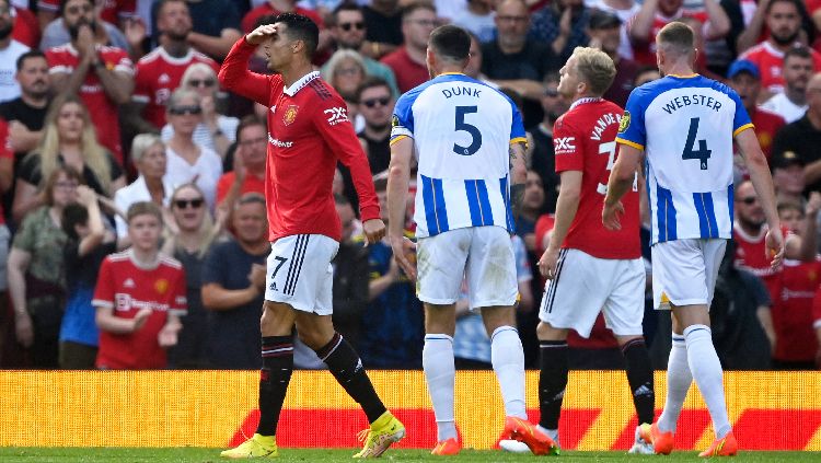 Manchester United vs Brighton, Reaksi Cristiano Ronaldo usai timnya kebobolan REUTERS-Toby Melville Copyright: © REUTERS-Toby Melville