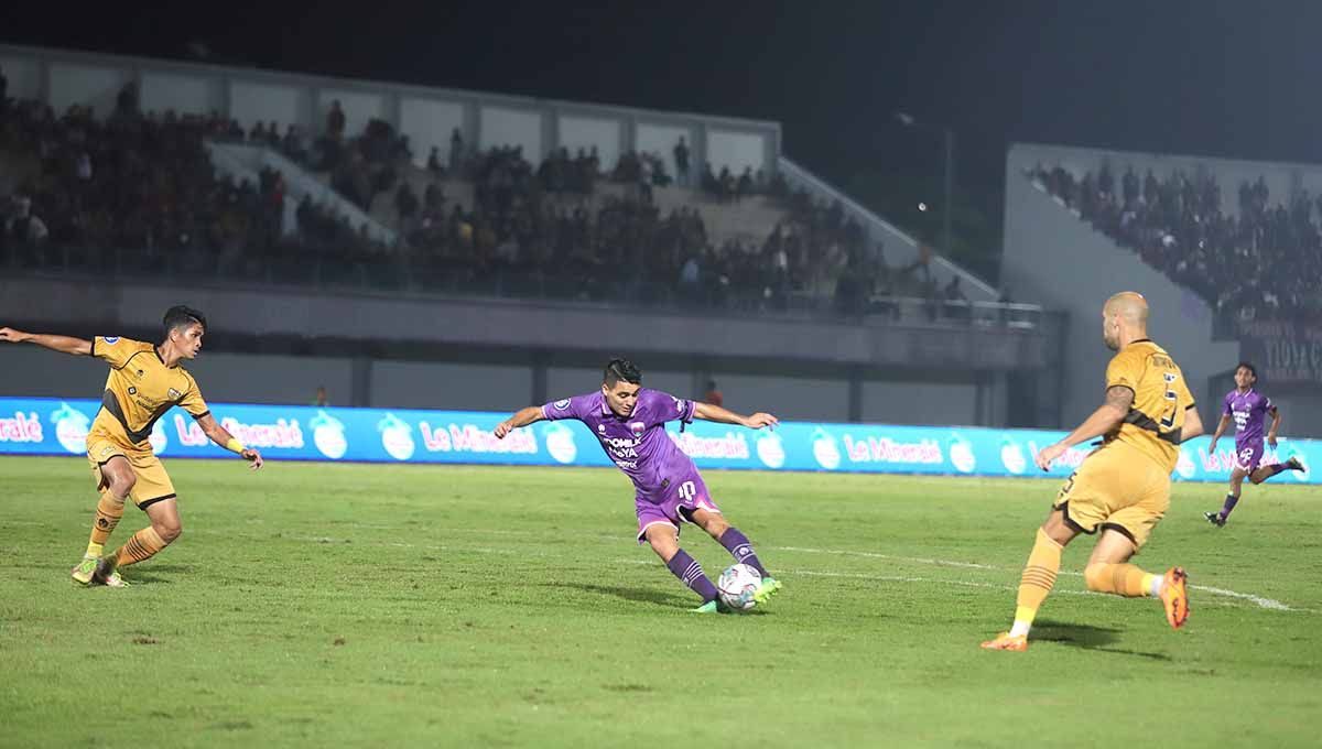 Pertandingan antara Persita Tangerang vs Dewa United pada pekan ketiga Liga 1 2022/2023 di Stadion Indomilk Arena, Minggu (07/08/22). Copyright: © Persita Tangerang