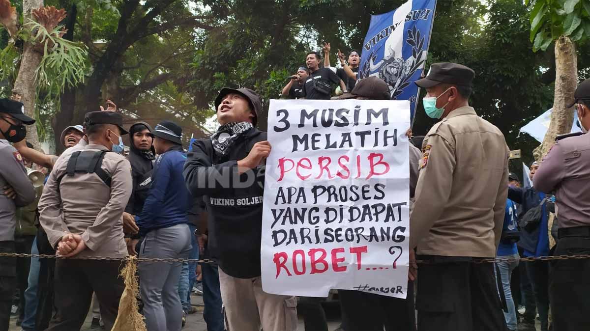 Demo Bobotoh di Graha Persib. Copyright: © Arif Rahman/INDOSPORT