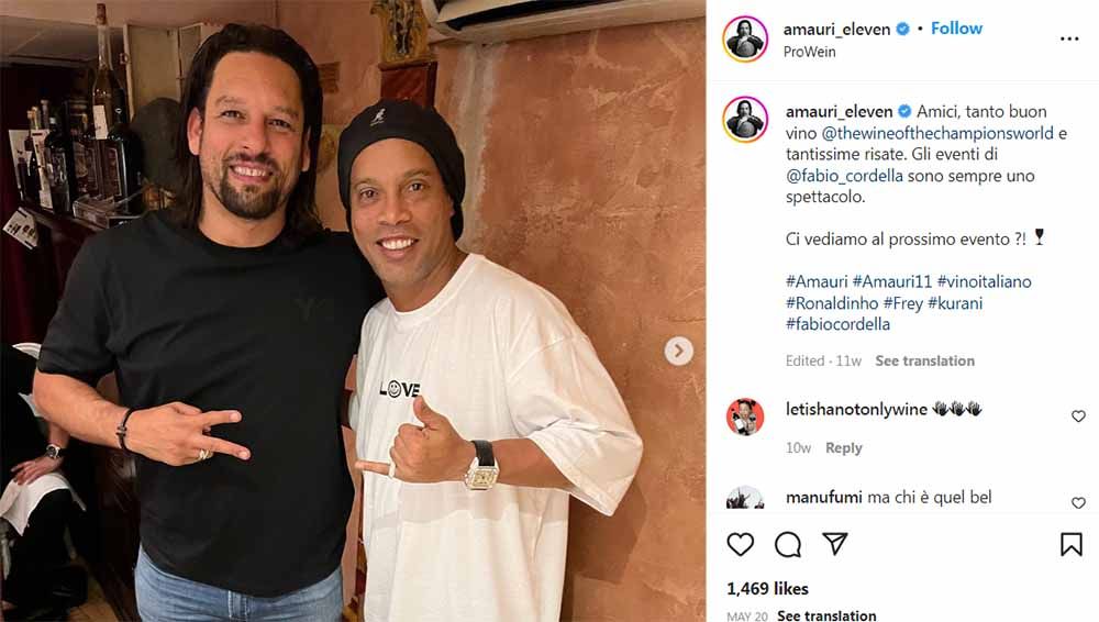 Mantan pemain Juventus dan Torino, Amauri (kiri), saat bersama Ronaldinho. Instagram@amauri_eleven. Copyright: © Instagram@amauri_eleven
