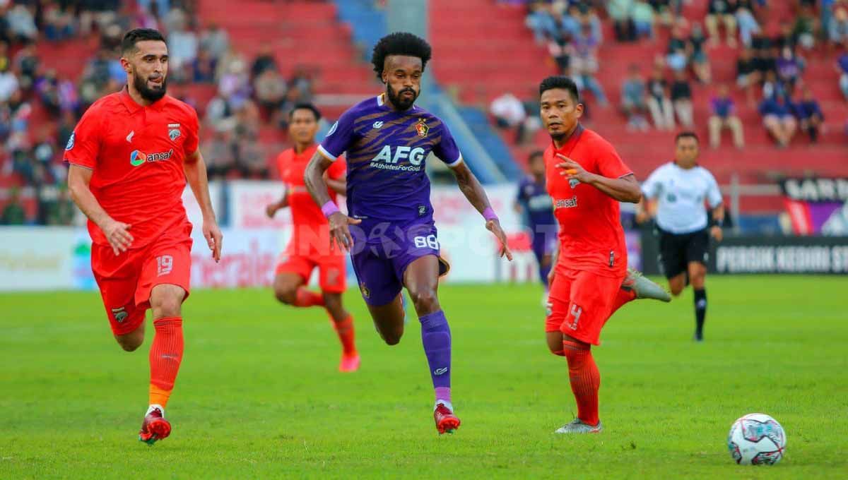 Pertandingan Liga 1 antara Persik Kediri melawan Borneo FC di Stadion Brawijaya Kediri, Jumat (12/08/22). Copyright: © Ian Setiawan/INDOSPORT