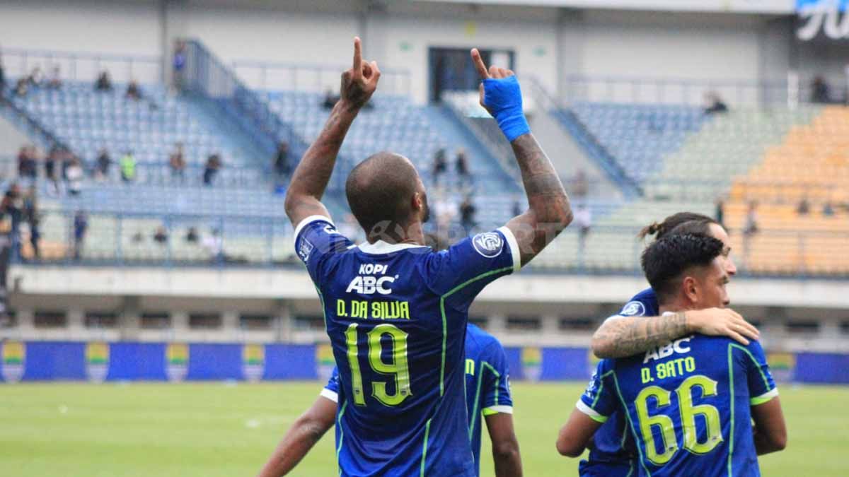 Persib Bandung vs PSIS Semarang di Stadion GBLA, Kota Bandung, Sabtu (13/08/22). Copyright: © Arif Rahman/INDOSPORT