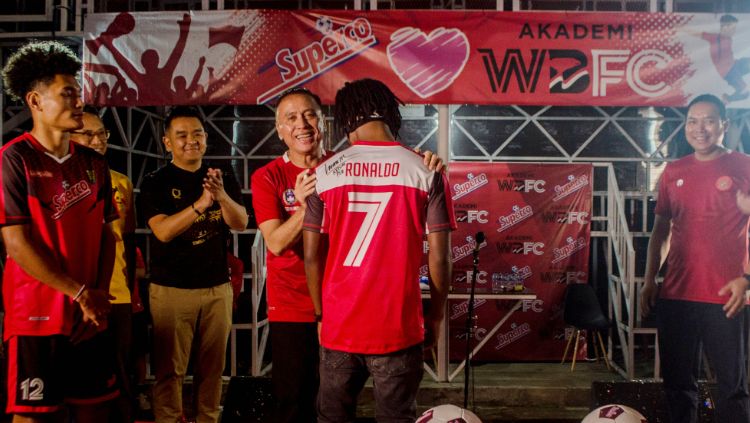 Ketua Umum PSSI, Mochamad Iriawan, saat hadir dalam kegiatan WBFC Love Superco di Lapangan WBFC Academy, Kota Bandung, Sabtu (13/08/22). Copyright: © PSSI