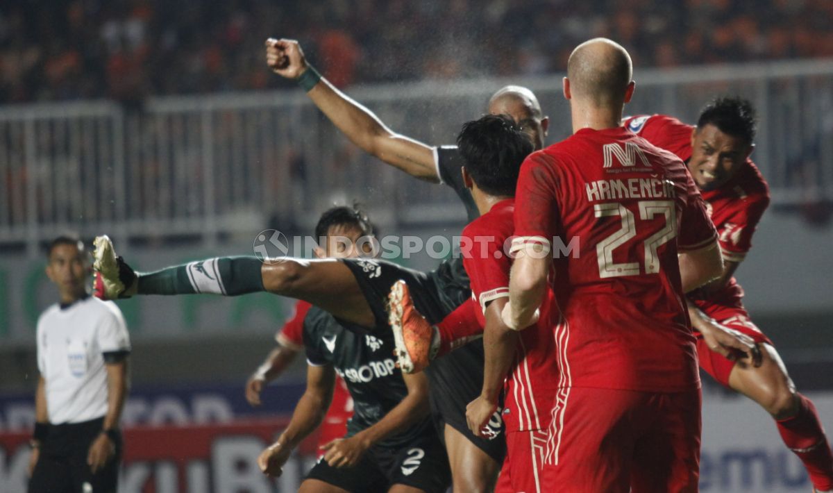 Persija Jakarta berhasil mengalahkan Persita pada pekan keenam Liga 1 di Stadion Patriot Candrabhaga, Rabu (24/08/22). Copyright: © Herry Ibrahim/INDOSPORT