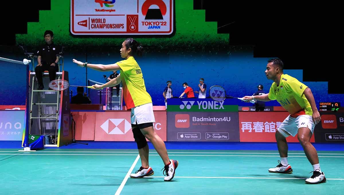 Momen penuh haru Rehan/Lisa di French Open 2022. Copyright: © PBSI