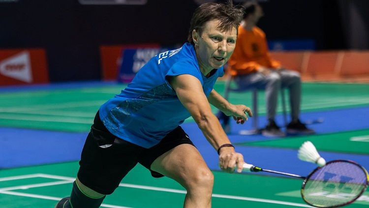 Ukir rekor di US Open 2023, ungkapan haru ratu bulutangkis Israel berusia 65 tahun, Svetlana Zilberman, yang enggan pensiun demi  menemani putranya, Misha Zilberman. Copyright: © BWF