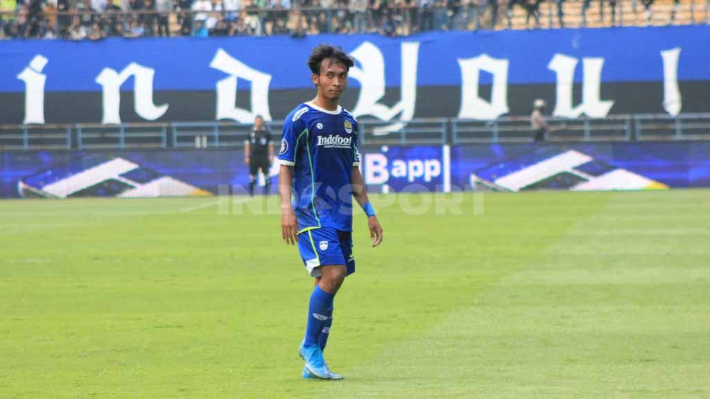 Gelandang Persib Bandung, Robi Darwis, bersyukur bisa merasakan atmosfer pertandingan menghadapi Persija Jakarta pada laga tunda pekan ke-11 kompetisi Liga 1. Copyright: © Arif Rahman/INDOSPORT