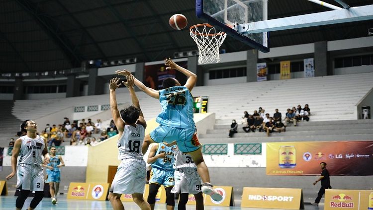 Keseruan turnamen basket Red Bull Basketball Championships 2022 seri Pekanbaru. Copyright: © Red Bull Indonesia