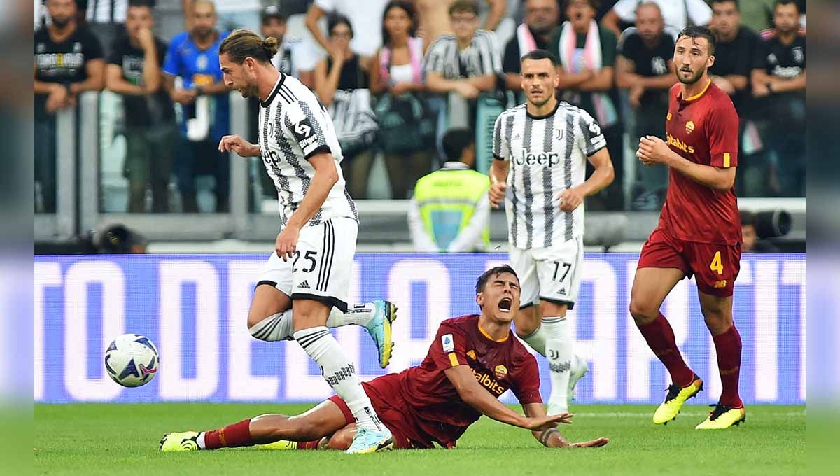 Paulo Dybala saat laga antara Juventus vs AS Roma. Foto: REUTERS/Massimo Pinca Copyright: © REUTERS/Massimo Pinca