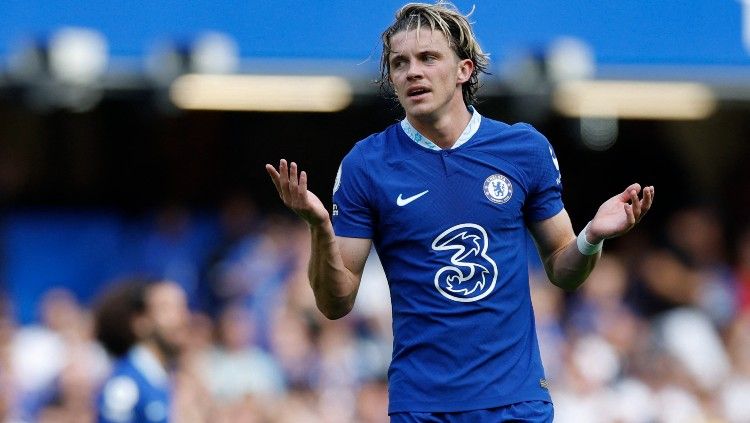 Reaksi Conor Gallagher sebelum diusir dari lapangan di laga Chelsea vs Leicester City (27/08/22). (Foto: Reuters/Peter Cziborra) Copyright: © Reuters/Peter Cziborra