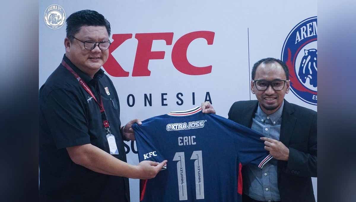 Arema FC gandeng restoram cepat saji sebagai sponsor baru. Foto: Arema FC Copyright: © Arema FC