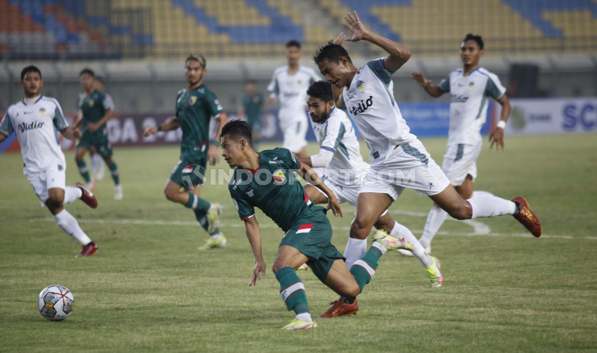 Pertandingan kompetisi Liga 2 antara Persikab vs PSIM Yogyakarta di Stadio Si Jalak Harupat, Kabupaten Bandung, Minggu (28/08/22). Foto: Herry Ibrahim/INDOSPORT Copyright: © Herry Ibrahim/INDOSPORT