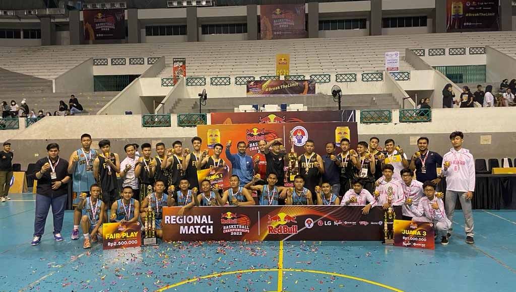 SMAN 1 Pekanbaru berhasil menyabet gelar juara turnamen bola basket Red Bull Basketball Championships 2022 seri Pekanbaru. Copyright: © Red Bull Indonesia