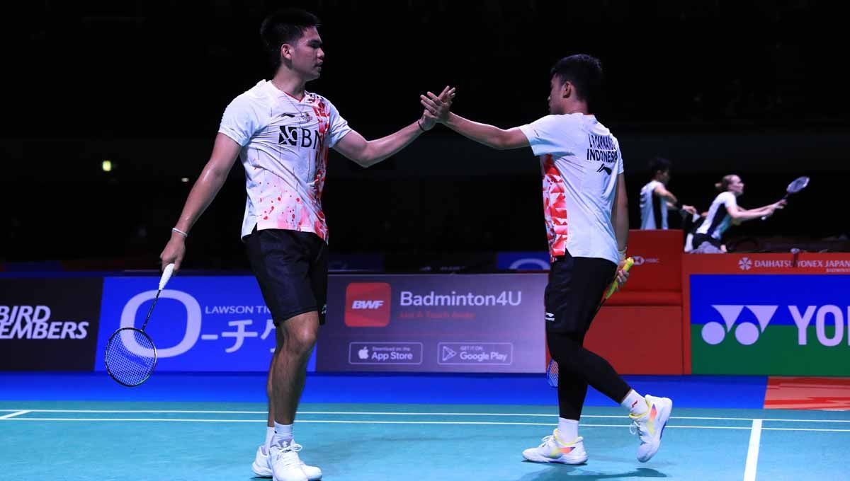 Pasangan ganda putra Indonesia, Leo Rolly Carnando/Daniel Marthin mengalahkan ganda Denmark, menariknya Leo langsung selebrasi joget usai laga tersebut. Foto: PBSI Copyright: © PBSI