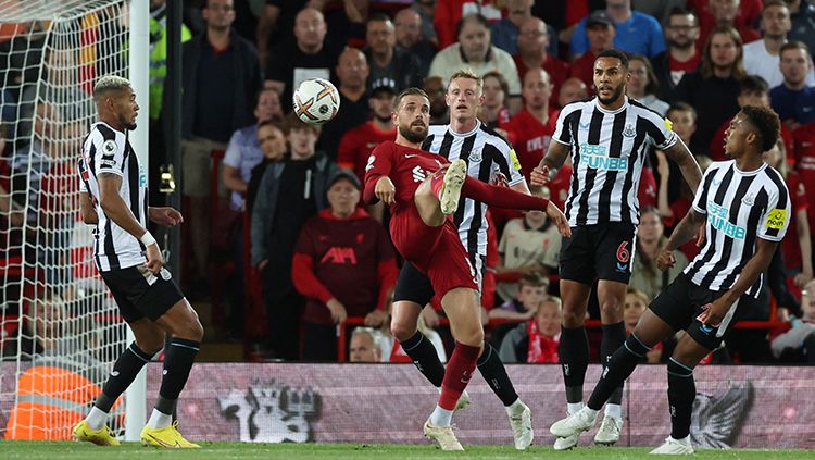 Liverpool vs Newcastle United di Liga Inggris. Copyright: © REUTERS/Phil Noble