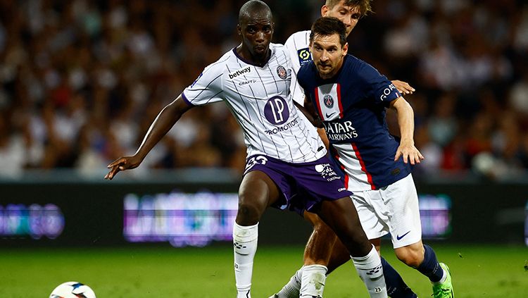 Megabintang Liga Prancis (Ligue 1), Lionel Messi, kembali mencetak rekor usai membantu Paris Saint-Germain mengalahkan Nates dengan skor 0-3. Copyright: © REUTERS/Stephane Mahe