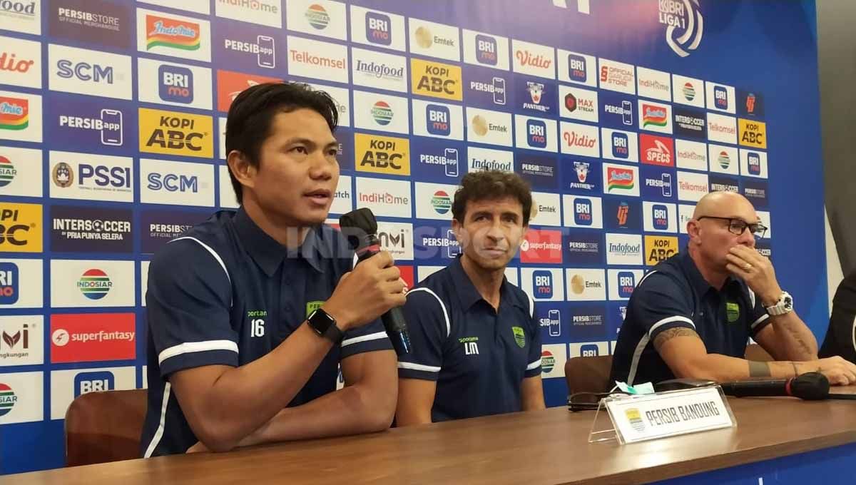 Kapten tim Persib, Achmad Jufriyanto, saat konferensi pers menjelang pertandingan lawan RANS Nusantara FC. Copyright: © Arif Rahman/INDOSPORT