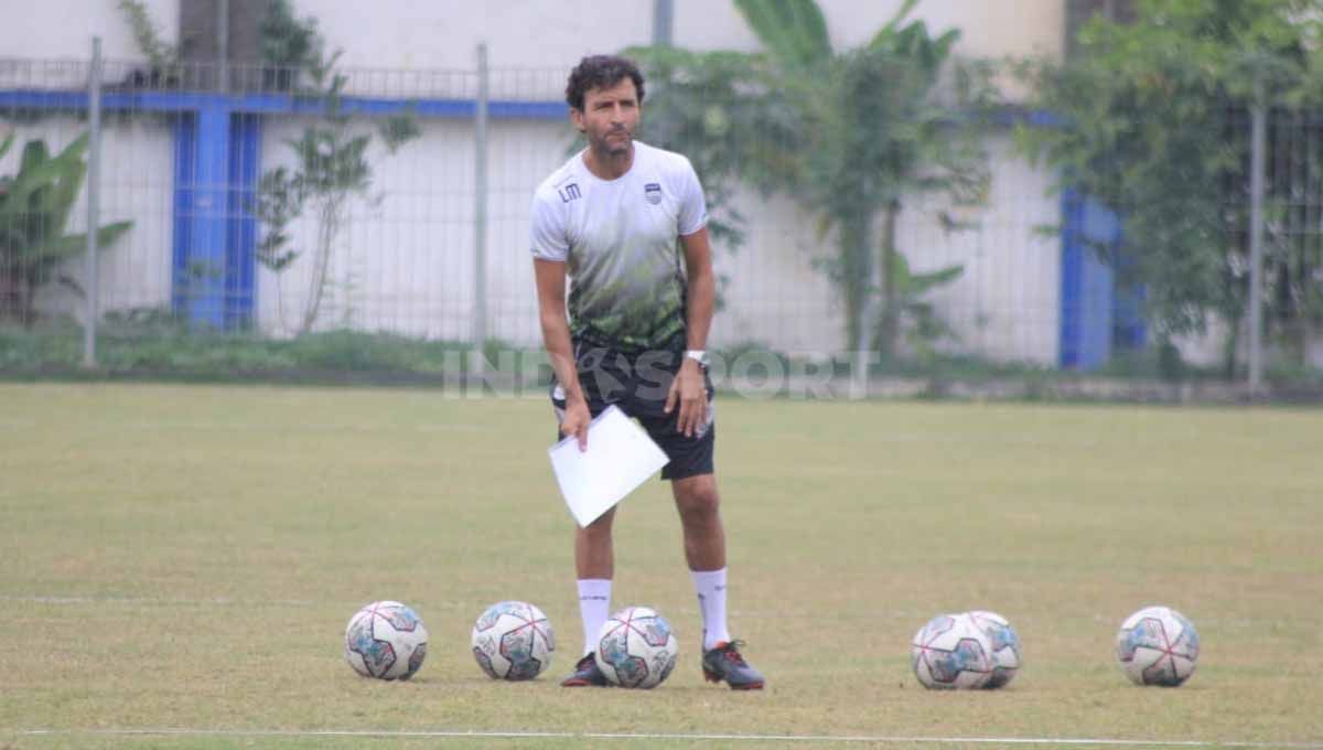 Pelatih Persib Bandung, Luis Milla. Foto: Arif Rahman/INDOSPORT Copyright: © Arif Rahman/INDOSPORT