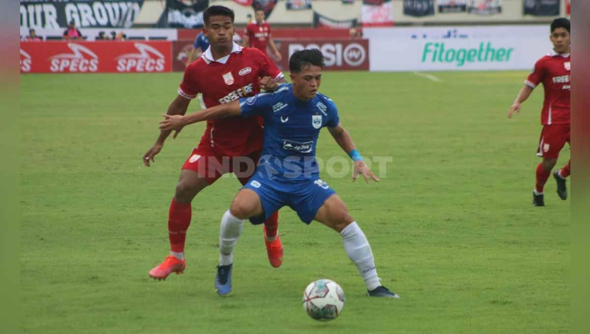 Pertandingan antara Persis Solo melawan PSIS Semarang di BRI Liga 1 2022.. Copyright: © Nofik Lukman Hakim/INDOSPORT