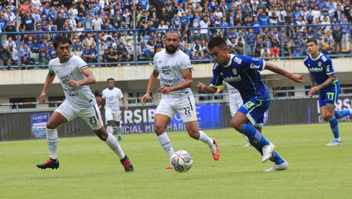 Pertandingan Liga 1 antara Persib Bandung vs RANS Nusantara FC di Stadion Gelora Bandung Lautan Api (GBLA), Kota Bandung, Minggu (04/09/22). Copyright: © Arif Rahman/INDOSPORT