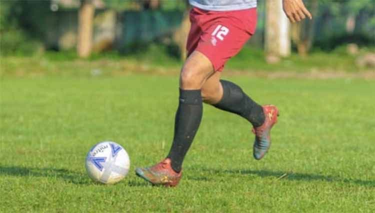 Ilustrasi - kiper Timnas Thailand U-23, Worawut Sukhuna, terlibat insiden menabrak orang hingga tewas. Foto: MO PSDS Copyright: © MO PSDS