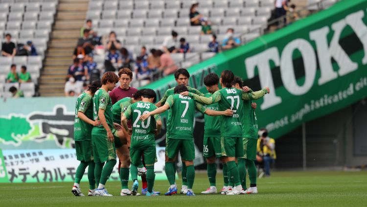 Perjalanan luar biasa Tokyo Verdy di Piala Kaisar Jepang 2022 akhirnya terhenti pada babak delapan besar. Copyright: © Dok. Tokyo Verdy