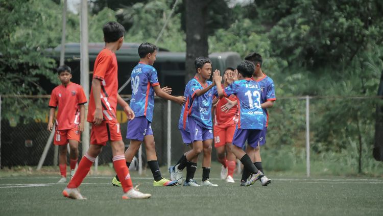 Salah satu pertandingan kompetisi sepak bola usia muda Young Tiger League 2022 yang digelar di lapangan NYTC, Sawangan. Copyright: © Young Tiger League