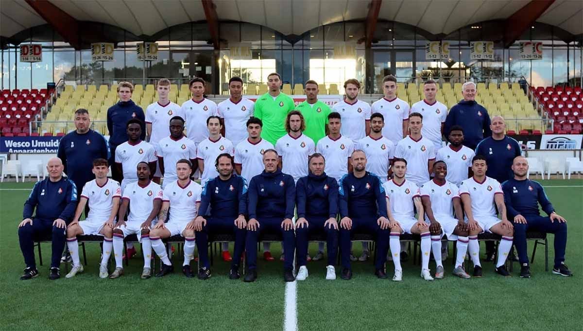 Damian van Dijk bersama tim Telstar U-18/U-21.  foto: sctelstar.nl/de-club Copyright: © sctelstar.nl/de-club