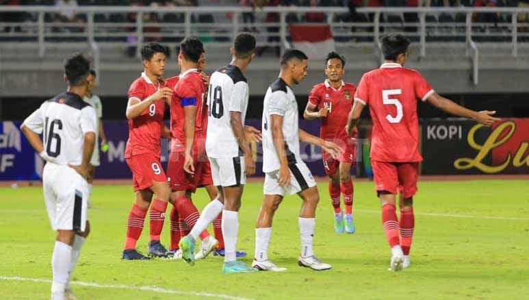 Pertandingan antara Timnas Indonesia U-20 vs Timor Leste di Kualifikasi Piala Asia U-20 2023. Foto: Ian Setiawan/INDOSPORT Copyright: © Ian Setiawan/INDOSPORT