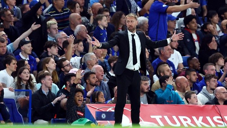 Graham Potter mati-matian pertahankan bintang Chelsea, Christian Pulisic, di tengah minat tiga klub Liga Inggris (Premier League). Copyright: © REUTERS/David Klein