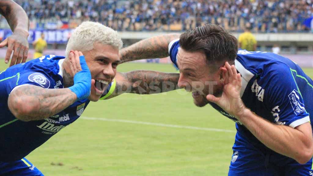 Selebrasi gol Ciro Alves ke gawang Barito Putera. Copyright: © Arif Rahman/INDOSPORT
