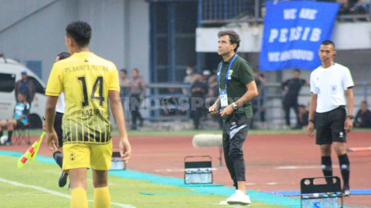 Persib Bandung berhasil menaklukkan Barito Putera dengan skor besar 5-2, pada pertandingan kandang kompetisi Liga 1, tetapi ada kekecewaan di diri Luis Milla. Copyright: © Arif Rahman/INDOSPORT