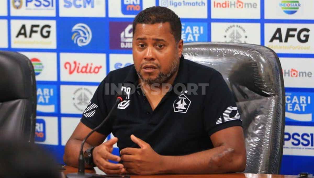 Pelatih Persik, Divaldo Alves, buka suara jelang laga kontra Persib Bandung di partai lanjutan Liga 1 2022/2023. Foto: Ian Setiawan/INDOSPORT. Copyright: © Ian Setiawan/INDOSPORT