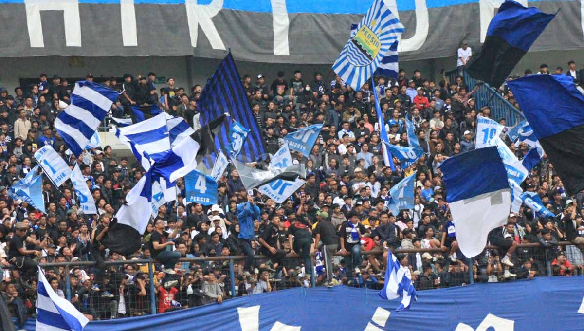 Bobotoh hadir di Stadion GBLA, saat laga kandang Liga 1 Persib vs Barito Putra. Copyright: © Arif Rahman/INDOSPORT