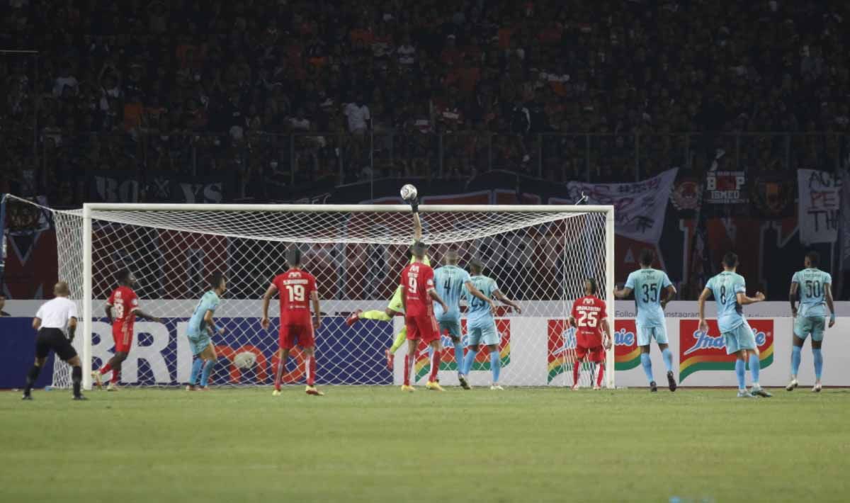 Pertandingan antara Persija Jakarta vs Madura United di BRI Liga 1 2022. Copyright: © Herry Ibrahim/INDOSPORT