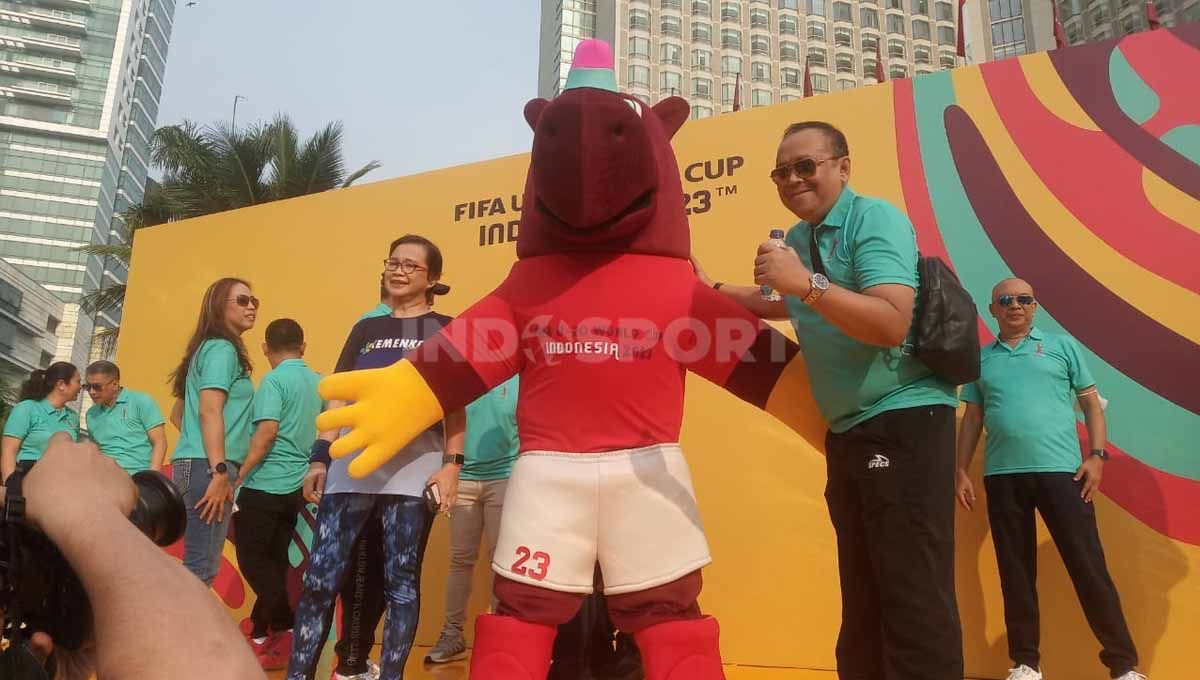 Peluncuruan Maskot Resmi Piala Dunia U-20 2023 Indonesia oleh Menpora Zainudi Amali, PSSI, dan perwakilan FIFA di kawasan Bunderan HI, Jakarta, Minggu (18/09/22). Copyright: © Herry Ibrahim/INDOSPORT