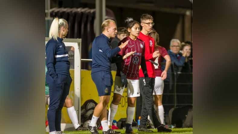 Zahra Muzdalifah jalani debut di tim Inggris, South Shields Women FC. Foto: Instastory@zahmuz12 Copyright: © Instastory@zahmuz12