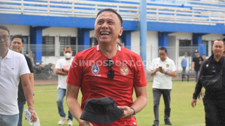 Ketum PSSI, Mochamad Iriawan hadir pada latihan Timnas Indonesia sebagai persiapan FIFA Matchday menghadapi Curacao di Stadion Sidolig, Bandung, Kamis (22/09/22). Copyright: © Arif Rahman/INDOSPORT